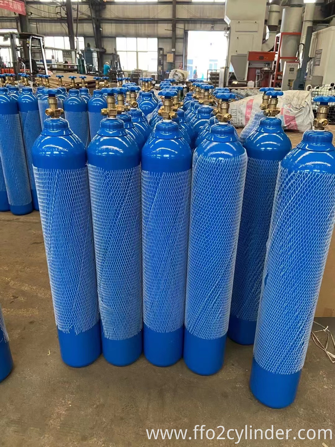 Blue 60 litre oxygen cylinder